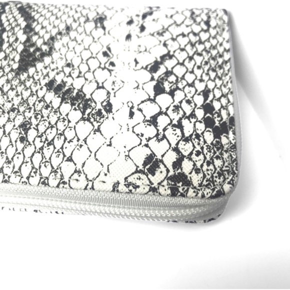 1 LEFT! Snake Printed Women’s Cute Trendy Summer Fall Fashion Wallet - Picture 2 of 4